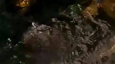 Rize'nin Ardeşen İlçesinde Heyelan Nedeniyle Köy Yolu Ulaşıma Kapandı