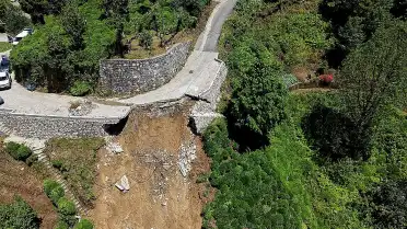 Rize'nin Güneysu İlçesinde Sağanak Sonrası Yol Çöktü