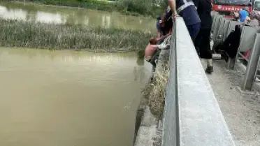 Sakarya Köprüsü'nde intihar girişimi: Ekipler 2,5 saatlik çalışmayla şahsı kurtardı