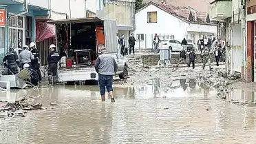 Samsun'da Sel Felaketi: 4 Mahallede Elektrik Kesintisi, 12 Yaralı