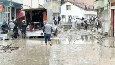 Samsun'da Sel Felaketi: 4 Mahallede Elektrik Kesintisi, 12 Yaralı