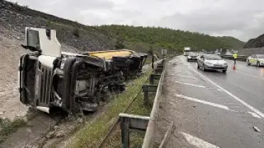 Samsun'da Zincirleme Kaza: 2 TIR Çarpıştı, 2 Sürücü Yaralandı