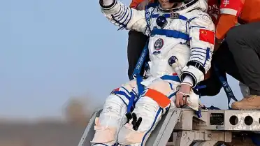 Shenzhou-21 Astronotları 210 Günlük Görevin Ardından Dünya'ya Döndü