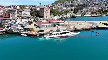 Sinop'ta Değeri 1 Milyar 920 Milyon TL Olan Lüks Yat Sulara Gömüldü