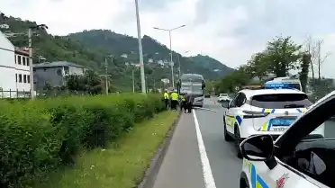 Sürmene'de Otobüs Kaza Yaptı: Facia Kıl Payı Atlatıldı