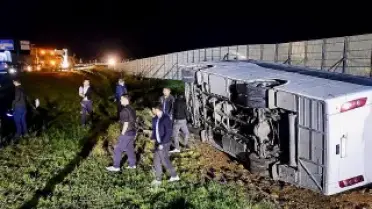 Taraftarları Taşıyan Midibüs Devrildi: 25 Yaralı