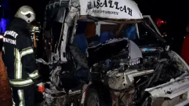 Tarım İşçilerini Taşıyan Minibüs TIR'a Çarptı: 9 Yaralı Taburcu Oldu