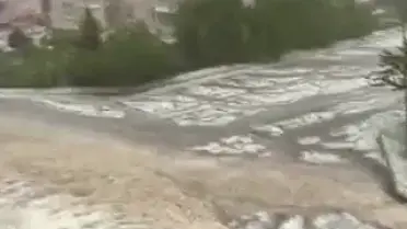 Tokat'ta Sağanak ve Dolu: Ev ve İş Yerlerinde Su Baskınları Yaşandı