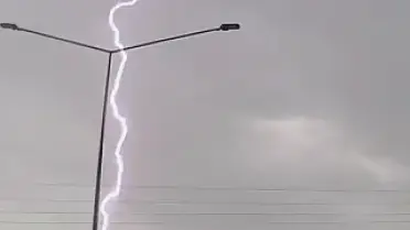 Tokat'ta Yıldırım Düşme Anı Kameraya Yansıdı
