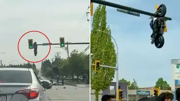 Trafik Işığında Asılı Kalan Motosiklet Şaşkınlık Yarattı