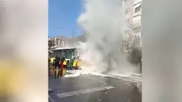 Ümraniye'de İETT Otobüsünde Yangın Söndürüldü