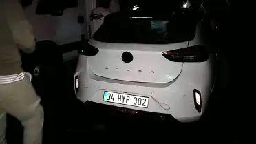 Üsküdar'da Park Halindeki Üç Araç Alevlere Teslim Oldu