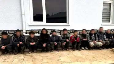 Yayladağı'nda Dron Destekli Operasyon: 11 Düzensiz Göçmen ve 1 Organizatör Yakalandı