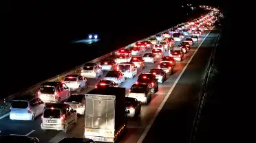 Anadolu Otoyolu Düzce Geçişinde Kurban Bayramı Dönüşünde Yoğun Trafik
