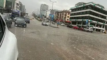 Ankara'da Şiddetli Sağanak ve Dolu: Kahramankazan'da 30 cm'lik Birikinti Oluştu, Tarım Arazileri Zarar Gördü