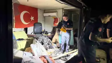 Antalya Serik'te Otomobilin Direğe Çarpması Sonucu Motor Parçası Barakaya Uçtu: 1 Ağır Yaralı