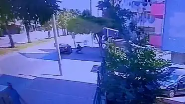 Antalya'da Bir Kadına Çocuğunun Gözü Önünde Saldırı: 5 Şüpheli Aranıyor