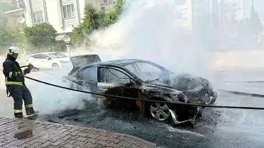 Antalya'da Seyir Halindeki Otomobil Alevlere Teslim Oldu