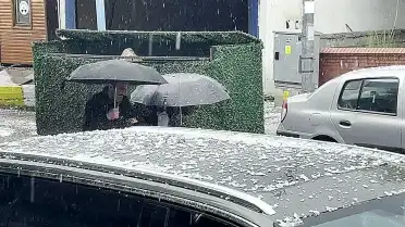 Ardahan'da Şiddetli Dolu Yağışı Hayatı Olumsuz Etkiledi