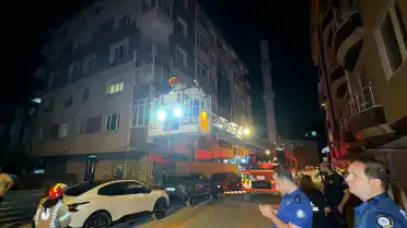 Avcılar'da Temel Kazısı Nedeniyle Çöken Merdivenli 5 Katlı Bina Tahliye Edildi