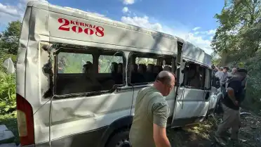 Burdur Ağlasun'da Minibüs Tarlaya Devrildi: 8 Yaralı