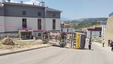 Bursa İnegöl'de Halk Otobüsü Devrildi: Sürücü Yaralandı