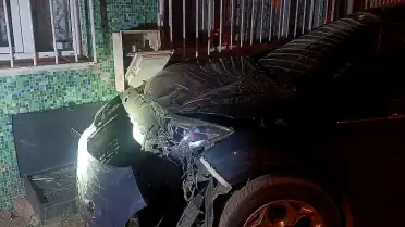 Bursa'da Trafik Kazası: Otomobil Doğal Gaz Kutusuna Hasar Verdi, Binalar Tahliye Edildi