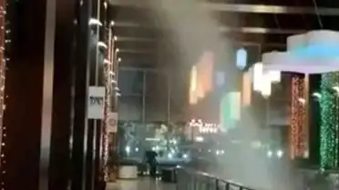 Bursa'daki Alışveriş Merkezinde Yangın Fıskiyeleri Açıldı, Vatandaşlar Panik Yaşadı