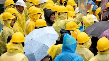 Doruk Madencilik İşçileri, Yıldızlar SSS Holding Önünde Eyleme Devam Ediyor: Polis Ablukası