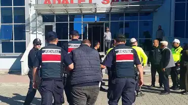 Edirne'de Durdurulan Takside 4 Kaçak Göçmen ve Firari Sürücü Yakalandı