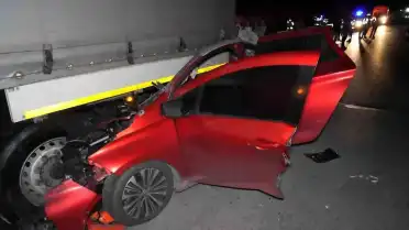 Edirne'de yakıtı biten tıra çarpan otomobildeki sürücü yaşamını yitirdi