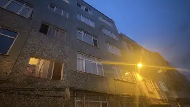 Fatih'te Cam Silen Kadın 5. Kattan Düşerek Hayatını Kaybetti