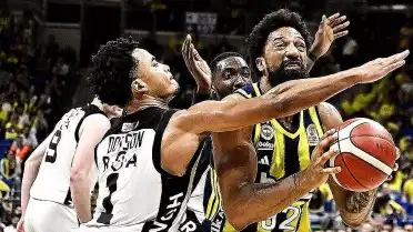 Fenerbahçe Beko, Beşiktaş GAİN'i mağlup ederek seride durumu eşitledi