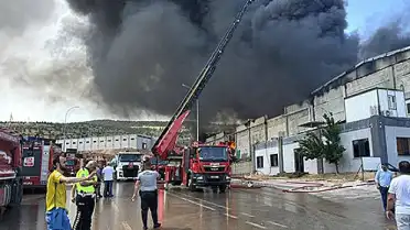 Gaziantep'te Tekstil Fabrikasında Yangın: Ekiplerin Müdahalesi Devam Ediyor