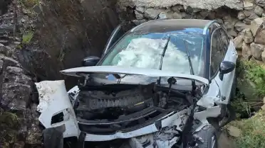 Giresun Şebinkarahisar'da otomobilin kanala düşmesi sonucu 1 kişi hayatını kaybetti, 4 kişi yaralandı