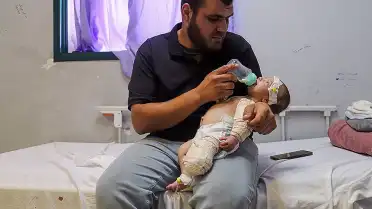 İsrail Saldırısında Annesini Kaybeden Bebek Muhammed'in Bacağı Ampute Edildi