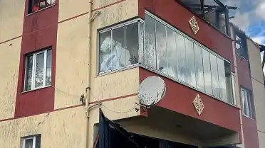 Kastamonu'da Üç Katlı Binanın Çatısında Yangın: Ekipler Söndürdü