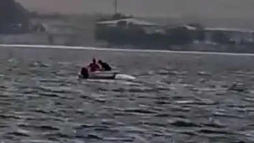 Küçükçekmece Gölü'nde Kayık Alabora Oldu: Mahsur Kalanlar Kurtarıldı