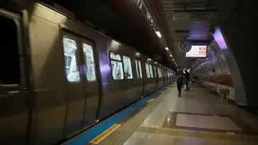 M4 Metro Hattı Bostancı İstasyonu'nda Teknik Arıza: Yolcular Tünelden Tahliye Edildi