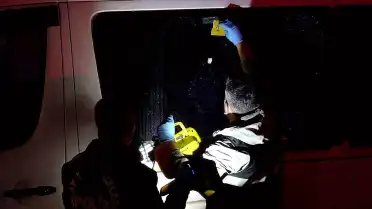 Malatya'da Husumetlisinin Silahlı Saldırısında 19 Yaşındaki B.A. Yaralandı, Minibüse De Saçma İsabet Etti