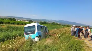 Manisa Şehzadeler'de Minibüs Şarampole Devrildi: 6 Yaralı