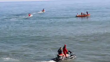 Ordu'nun Ünye İlçesinde Denizde Kaybolan 17 Yaşındaki Genç İçin Arama Çalışmaları Sürüyor