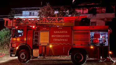 Sakarya Adapazarı'nda İki Katlı Evde Yangın Çıktı