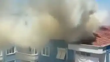 Silivri'de 4 Katlı Binanın Çatısında Yangın: Ekipler Müdahale Etti