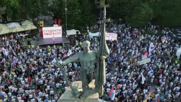 Sırbistan'da İstifa Kararına Rağmen Protestolar Devam Ediyor
