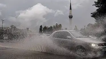 Türkiye Genelinde Sağanak Yağış Bekleniyor, Bazı Bölgelerde Dikkatli Olunmalı