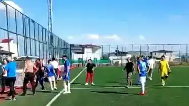 Türkoğlu'nda Şampiyonluk Maçı Sonrası Saha ve Tribünlerde Kavga Çıktı