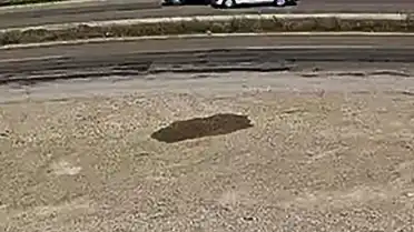 Adana Kozan'da Trafik Kazası: Otomobil Narenciye Bahçesine Devrildi
