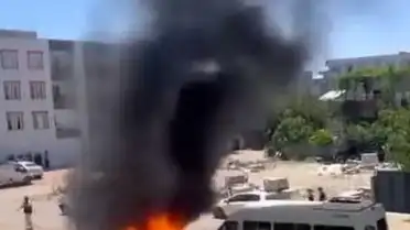 Adıyaman Kahta'da Çöp Yangını: Araçlar Maddi Hasar Görmüş Durumda