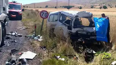 Afyonkarahisar'da Minibüs ile Tır Çarpıştı: 1 Ölü